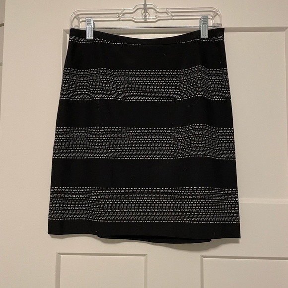 LOFT black and white skirt - Picture 1 of 1